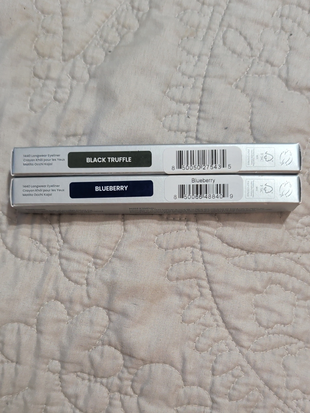 Wonderskin Eyeliner Pencils In Black Truffle and Blueberry - Picture 3 of 7
